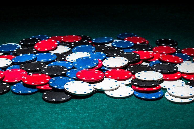 Tampilan live casino dengan dealer profesional dan interaksi pemain secara real-time